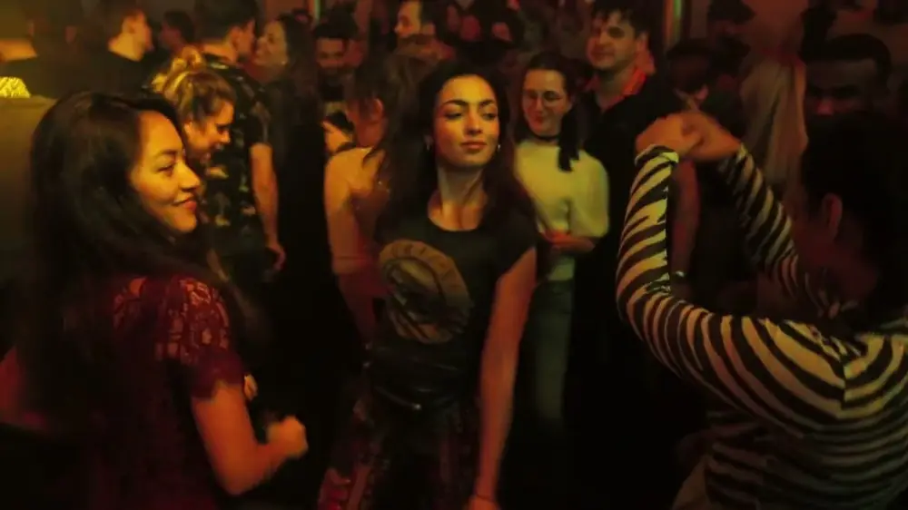 Volle Tanzfläche im Paradiso XL, Amsterdam, 2020